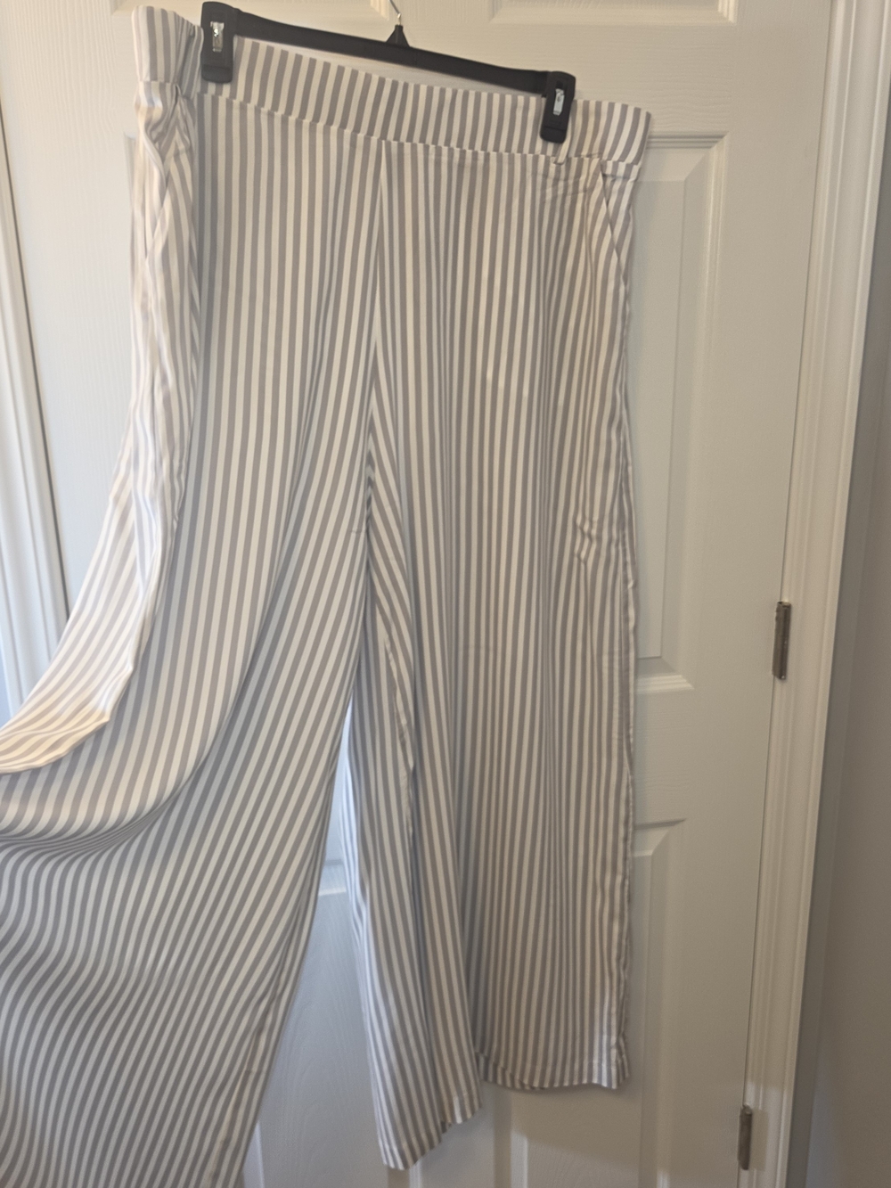 Torrid Plus Size 3X- Gray and White Striped Super Wide-Leg Challis Pants